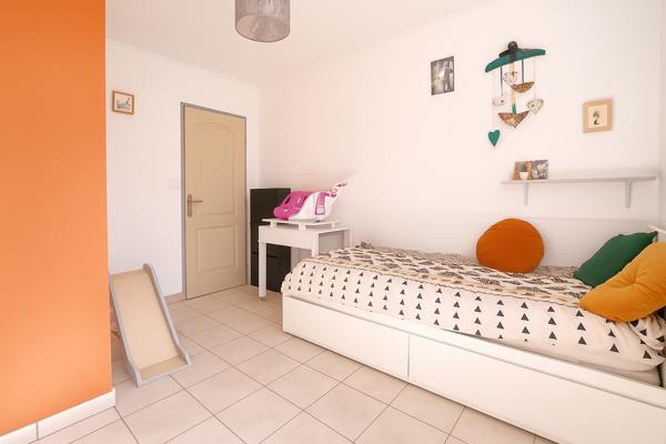 La Roquebrussanne (83136) Maison 4 pièces avec terrasse couverte et petit jardin