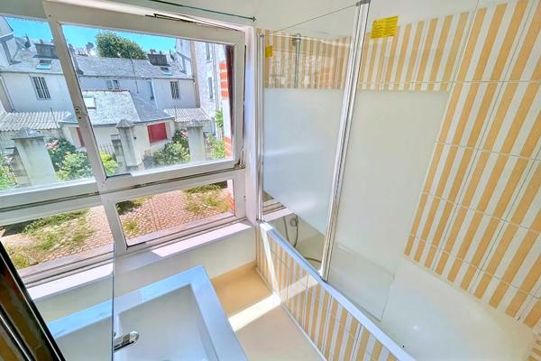 A LOUER - NANTES ST CLEMENT-CATHEDRALE - Rare, Maison de Charme au calme, 2 Chambres et Bureau
