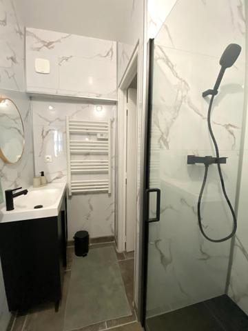 APPARTEMENT NEUF AVEC TERRASSE A DEUX PAS DE LA MER ET COMMERCES !