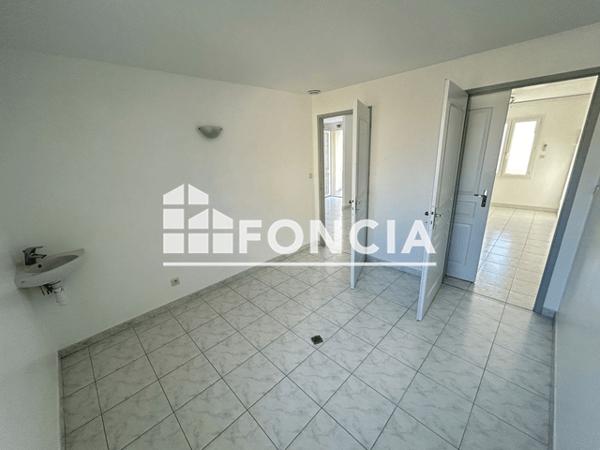 Location Local commercial 9 pièces 118 m² - 162 AVENUE CHARLES DE GAULLE Tonnay Charente 17430