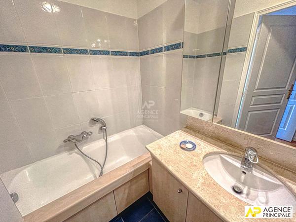 Versailles Notre-Dame Parc Appartement 2pièces 51.68 m² au sol / 50.63 m² carrez 585 000 € **  - Référence  27974