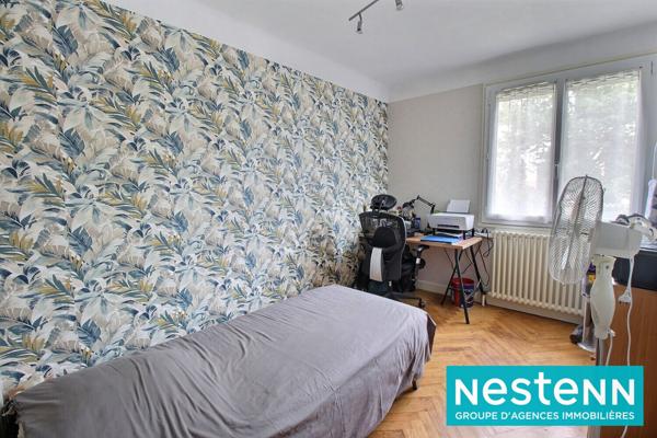 Maison plain-pied de 88m² avec grand terrain de 836m² et garage à Décines-Charpieu