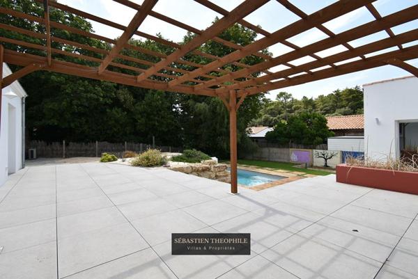 Propriété T5 contemporaine avec piscine proche centre
