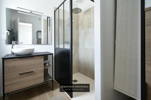 Propriété T5 contemporaine avec piscine proche centre
