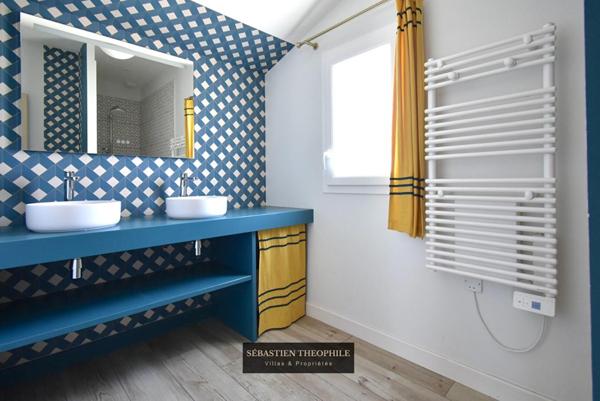 Propriété T5 contemporaine avec piscine proche centre