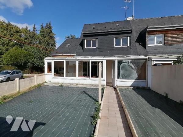 EXCLUSIVITE TRENTE CINQ NOTAIRES !! Proche centre-ville de BRUZ, dans un quartier résidentiel, ...