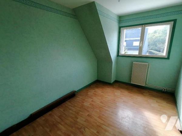 EXCLUSIVITE TRENTE CINQ NOTAIRES !! Proche centre-ville de BRUZ, dans un quartier résidentiel, ...