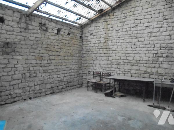 Maison de village à rénover avec garage