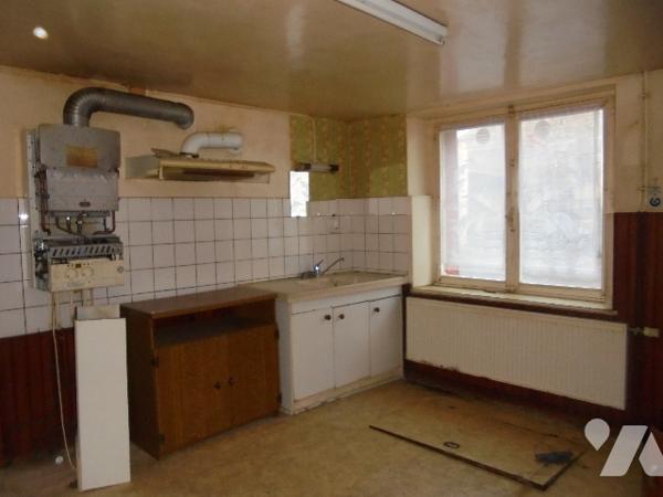 Maison de village à rénover avec garage