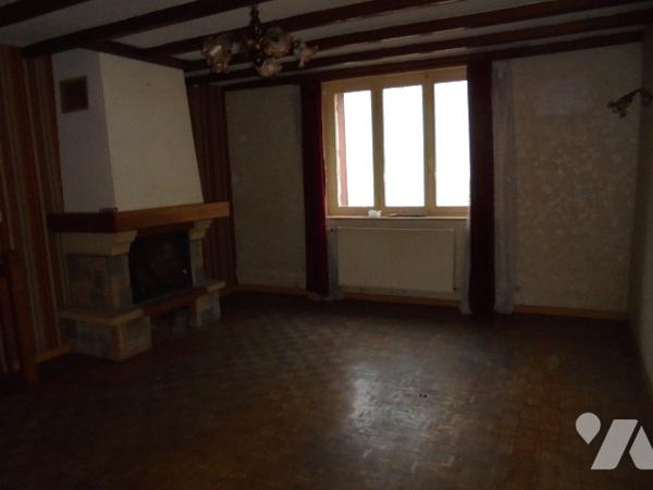 Maison de village à rénover avec garage