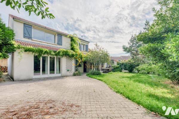 CLICHY-SOUS-BOIS (Seine-Saint-Denis) - Maison 7 pièces principales