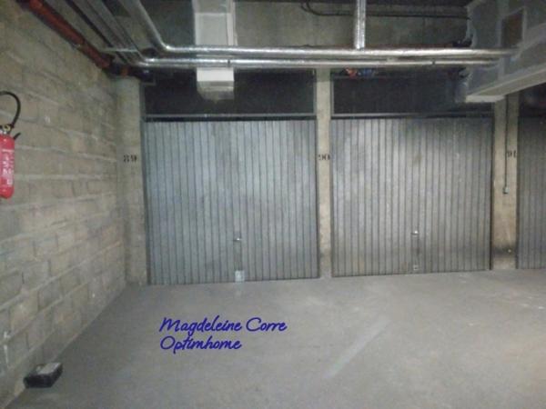 Paris porte de Bagnolet: deux boxes à vendre (28 m² au total)