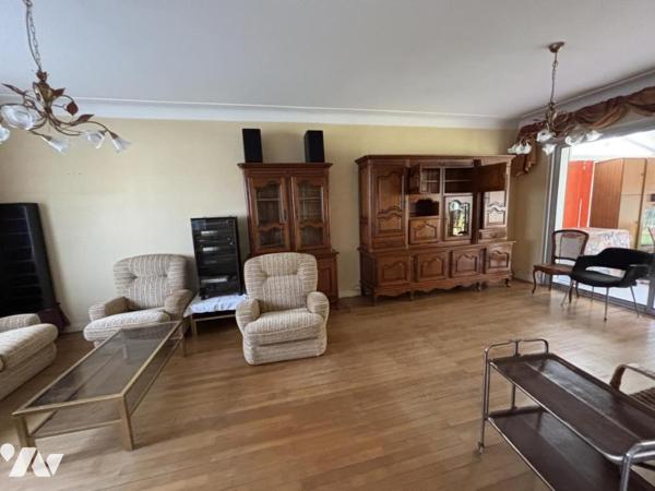 Maison de plain-pied – 107 m² – Grand jardin clos de 1 300 m² – Proche centre-bourg