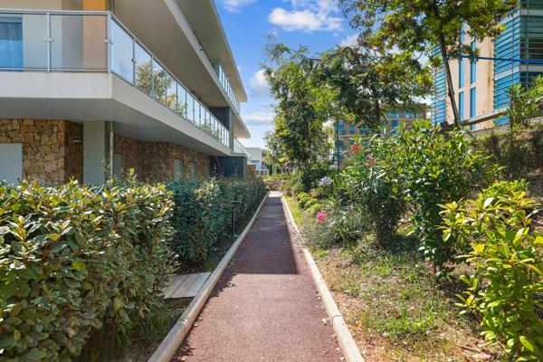 "Appartement d’Exception avec Terrasse et Piscine – Clé en Main, Vue Nature !"