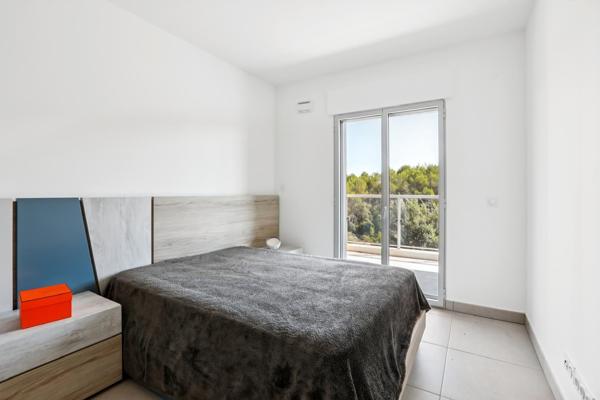 "Appartement d’Exception avec Terrasse et Piscine – Clé en Main, Vue Nature !"