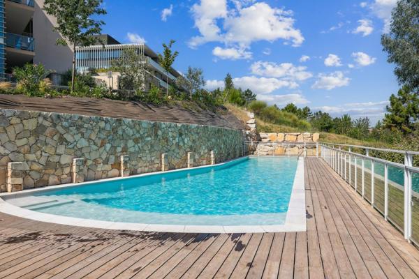 "Appartement d’Exception avec Terrasse et Piscine – Clé en Main, Vue Nature !"