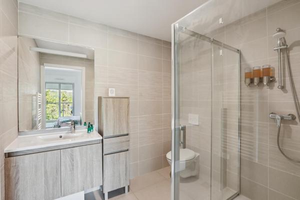 "Appartement d’Exception avec Terrasse et Piscine – Clé en Main, Vue Nature !"