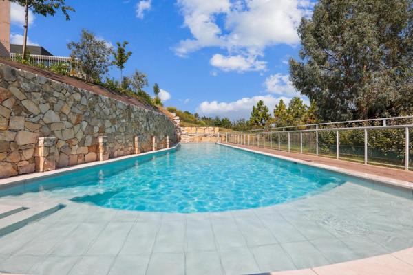 "Appartement d’Exception avec Terrasse et Piscine – Clé en Main, Vue Nature !"