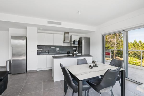"Appartement d’Exception avec Terrasse et Piscine – Clé en Main, Vue Nature !"