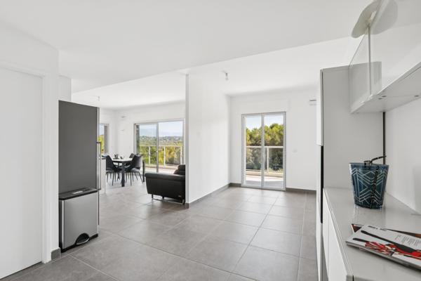 "Appartement d’Exception avec Terrasse et Piscine – Clé en Main, Vue Nature !"