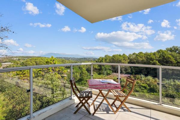 "Appartement d’Exception avec Terrasse et Piscine – Clé en Main, Vue Nature !"