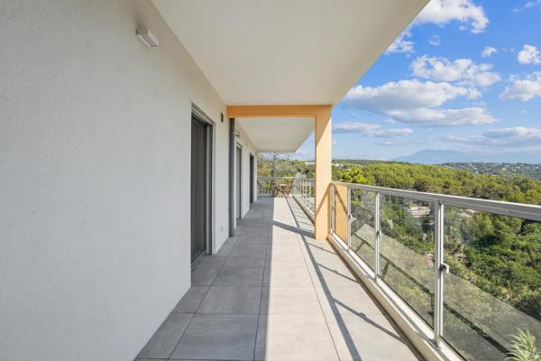 "Appartement d’Exception avec Terrasse et Piscine – Clé en Main, Vue Nature !"