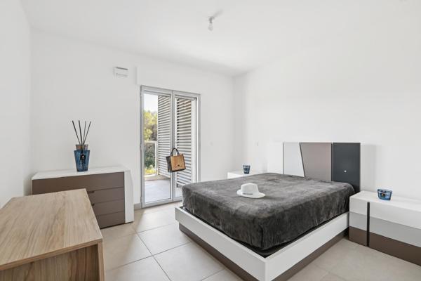 "Appartement d’Exception avec Terrasse et Piscine – Clé en Main, Vue Nature !"