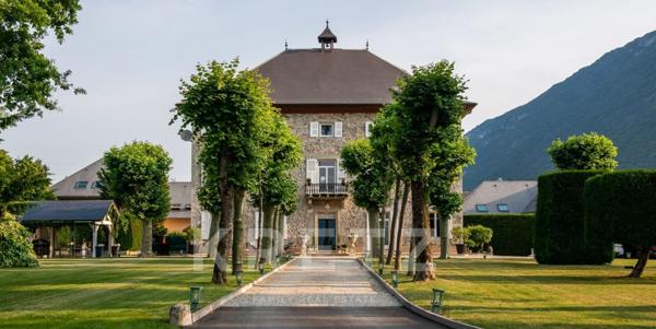 Chambéry — Propriété de maître historique et contemporaine.