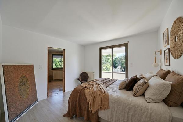Villa d’architecte esprit loft ,ouverte sur piscine et parc arboré