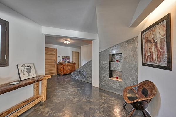Villa d’architecte esprit loft ,ouverte sur piscine et parc arboré