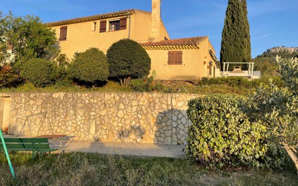 Maison à vendre    6 pièces • 178 m2 Saint-Cyr-sur-Mer