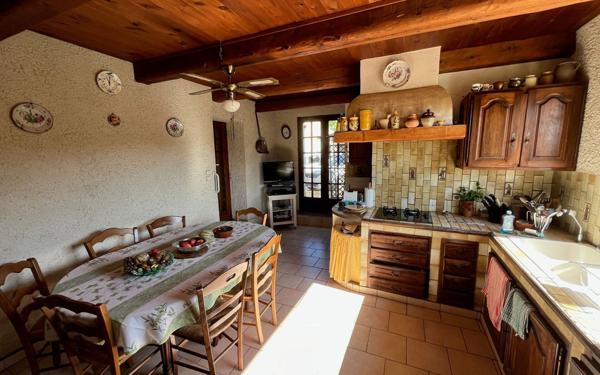 Maison à vendre    6 pièces • 178 m2 Saint-Cyr-sur-Mer