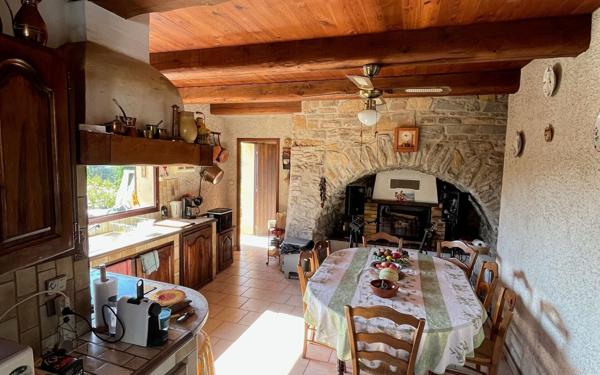 Maison à vendre    6 pièces • 178 m2 Saint-Cyr-sur-Mer