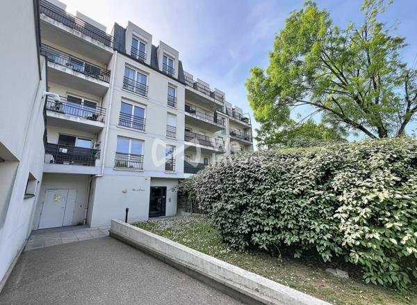 Les Coteaux-Appartement 2 pièces avec Terrase, Balcon et Parking – Immeuble 2010