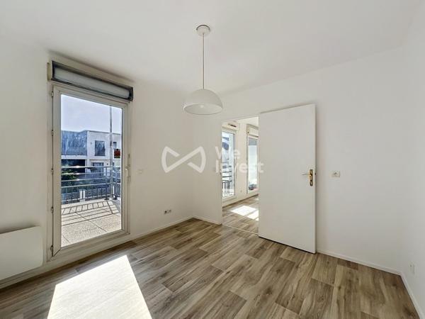 Les Coteaux-Appartement 2 pièces avec Terrase, Balcon et Parking – Immeuble 2010
