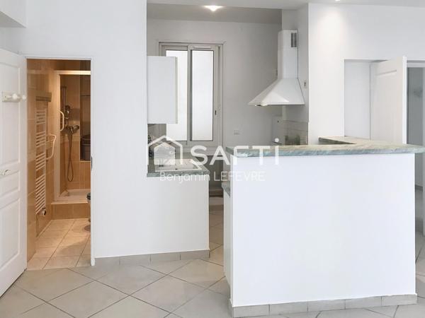 LES CATALANS / AU CALME SUR COUR