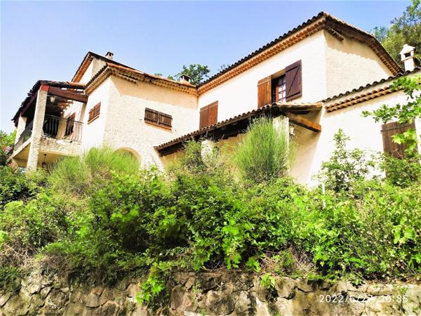 A Callas, magnifique Maison Provencale de 220 m² avec dépendances sur terrain de 3800 mé