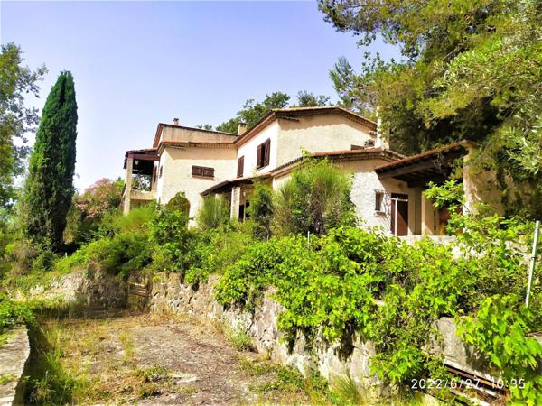 A Callas, magnifique Maison Provencale de 220 m² avec dépendances sur terrain de 3800 mé