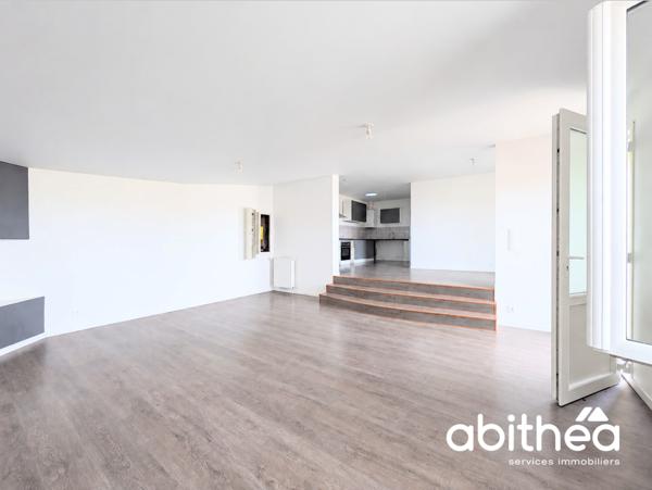 Maison de plain pied de 91 m2 rénovée, à louer en non meublée au coeur de Galgon !