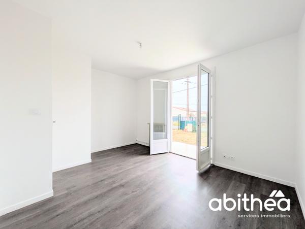 Maison de plain pied de 91 m2 rénovée, à louer en non meublée au coeur de Galgon !