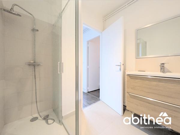 Maison de plain pied de 91 m2 rénovée, à louer en non meublée au coeur de Galgon !