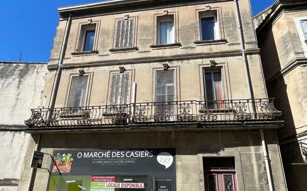 Immeuble à vendre    6 pièces • 295 m2 Arles