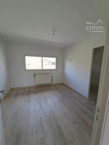 GOLFECH. Maison ancienne rénovée de type V sur terrain clos de 849m²; Double garage indépendant.