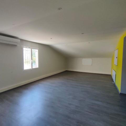 Local commercial à L'Isle sur la Sorgue de 75m²