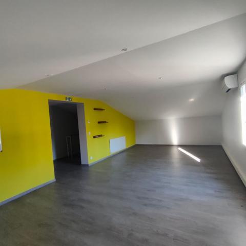 Local commercial à L'Isle sur la Sorgue de 75m²