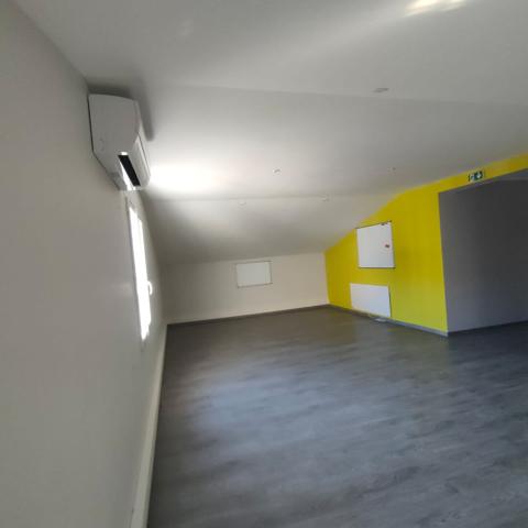 Local commercial à L'Isle sur la Sorgue de 75m²
