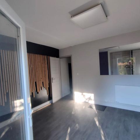 Local commercial à L'Isle sur la Sorgue de 75m²