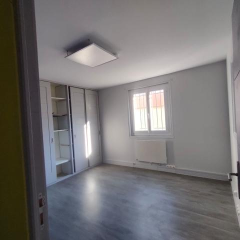 Local commercial à L'Isle sur la Sorgue de 75m²
