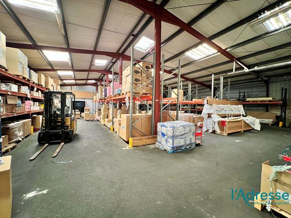 Local d'activité 931 m2