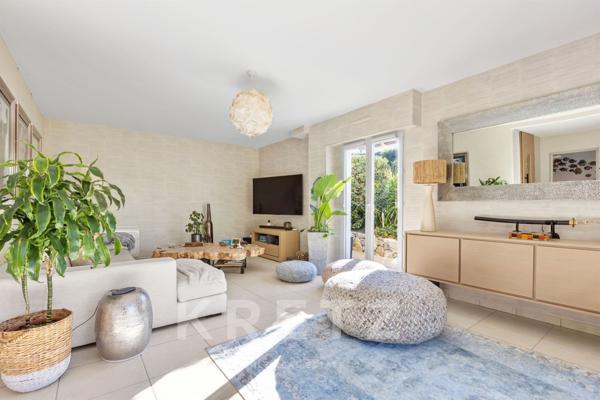 VILLA DANS LE PRESTIGIEUX DOMAINE SÉCURISÉ CANNES GRAND PARC